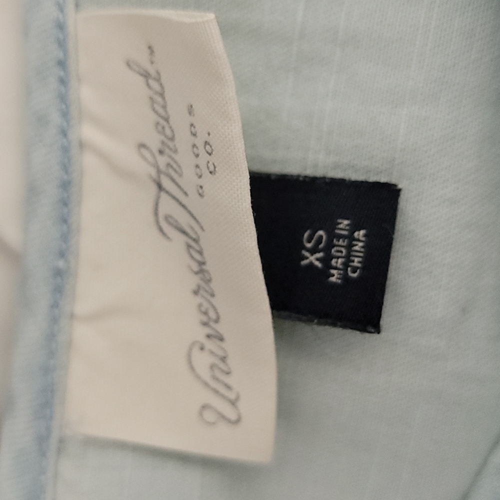 Universal Thread Top - Size XS - Picture 5 of 6